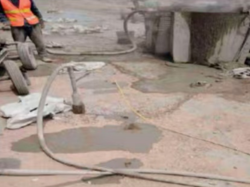 桂平水泥混凝土路面板底注浆技术 路面脱空注浆整治方案