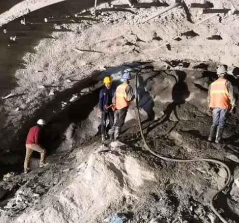 桂平拱顶带模注浆料的施工流程及注意事项